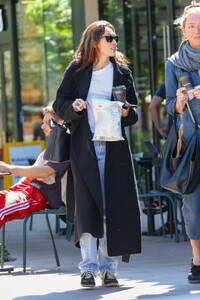 miley-cyrus-out-for-lunch-at-erewhon-with-a-friend-in-los-angeles-10-02-2023-3.jpg