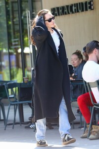 miley-cyrus-out-for-lunch-at-erewhon-with-a-friend-in-los-angeles-10-02-2023-5.jpg