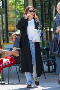 miley-cyrus-out-for-lunch-at-erewhon-with-a-friend-in-los-angeles-10-02-2023-6.jpg