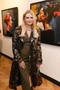 mischa-barton-at-radiant-resilience-an-exclusive-exhibition-by-zara-muse-at-grove-gallery-in-london-09-13-2023-1.thumb.jpg.4272624aa5e6c5995653f04a3afda566.jpg