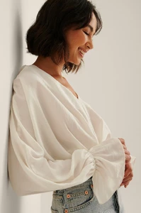 nakd_cropped_flowy_blouse_1660-000692-0001_04g_r.thumb.webp.06a609558de1d01c552806322c6eeae8.webp