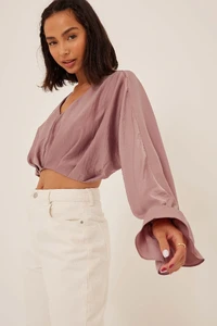 nakd_cropped_flowy_blouse_1660-000692-0115-27388.thumb.webp.6aa7c04952f3b3bd2a8ba7a453f12b97.webp