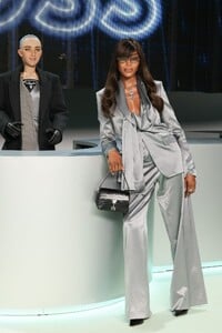 naomi-campbell-at-boss-fashion-show-at-milan-fashion-week-09-22-2023-2.jpg