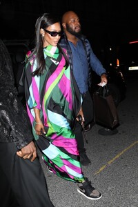 naomi-campbell-leaves-costes-hotel-in-paris-09-30-2023-3.jpg