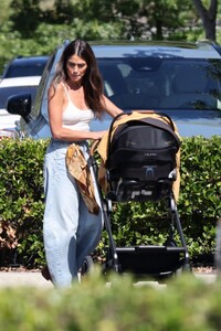 nikki-reed-and-ian-somerhalder-out-for-grocery-shopping-in-calabasas-09-13-2023-3.jpg
