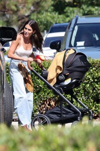 nikki-reed-and-ian-somerhalder-out-for-grocery-shopping-in-calabasas-09-13-2023-4.jpg