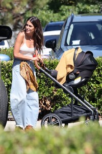 nikki-reed-and-ian-somerhalder-out-for-grocery-shopping-in-calabasas-09-13-2023-5.jpg
