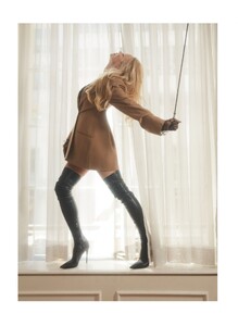 pamela-anderson-in-fashion-magazine-october-2023-7.jpg