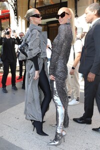 paris-and-nicky-hilton-leaves-balenciaga-show-in-paris-10-01-2023-4.jpg