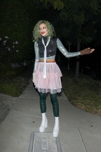 paris-jackson-in-old-gregg-costume-arrives-at-casamigos-halloween-party-in-los-angeles-10-27-2023-2.jpg
