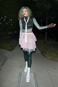 paris-jackson-in-old-gregg-costume-arrives-at-casamigos-halloween-party-in-los-angeles-10-27-2023-4.jpg