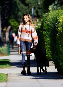 paris-jackson-out-for-a-morning-walk-with-her-dog-in-west-hollywood-10-24-2023-4.jpg