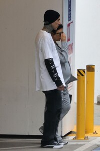 pregnant-kourtney-kardashian-and-travis-barker-leaves-a-hospital-in-los-angeles-09-02-2023-1.jpg