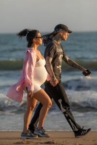 pregnant-kourtney-kardashian-and-travis-barker-out-in-santa-barbara-08-23-2023-2.jpg