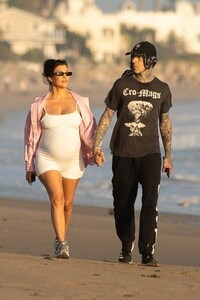 pregnant-kourtney-kardashian-and-travis-barker-out-in-santa-barbara-08-23-2023-3.jpg