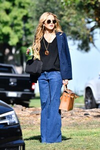 rachel-zoe-in-double-denim-out-in-brentwood-10-02-2023-2.jpg