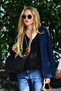 rachel-zoe-in-double-denim-out-in-brentwood-10-02-2023-5.jpg