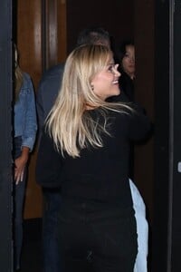 reese-witherspoon-arrives-at-magnus-farrell-and-deacon-phillippe-s-show-in-los-angeles-10-19-2023-0.jpg