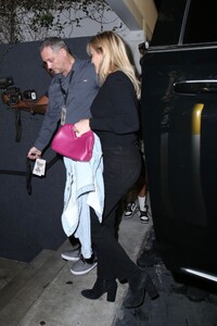 reese-witherspoon-arrives-at-magnus-farrell-and-deacon-phillippe-s-show-in-los-angeles-10-19-2023-5.jpg