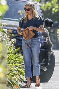 reese-witherspoon-heading-to-a-friend-s-house-in-santa-monica-10-14-2023-1.jpg