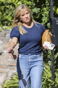 reese-witherspoon-heading-to-a-friend-s-house-in-santa-monica-10-14-2023-5.jpg