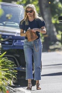 reese-witherspoon-heading-to-a-friend-s-house-in-santa-monica-10-14-2023-6.jpg