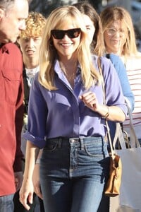reese-witherspoon-sign-autographs-after-a-book-event-at-brentwood-country-mart-10-20-2023-7.jpg