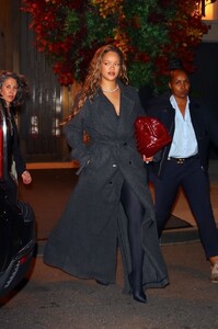 rihanna-out-for-dinner-in-new-york-10-09-2023-0.jpg