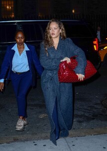 rihanna-out-for-dinner-in-new-york-10-09-2023-3.jpg