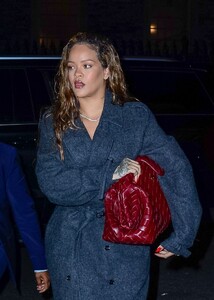 rihanna-out-for-dinner-in-new-york-10-09-2023-4.jpg