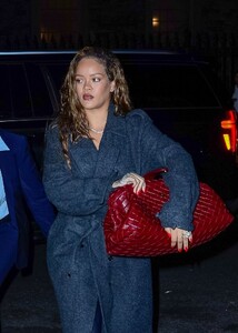 rihanna-out-for-dinner-in-new-york-10-09-2023-5.jpg