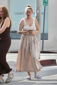 rumer-willis-leaves-great-white-restaurant-on-melrose-ave-in-west-hollywood-10-25-2023-3.jpg