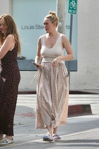 rumer-willis-leaves-great-white-restaurant-on-melrose-ave-in-west-hollywood-10-25-2023-4.jpg