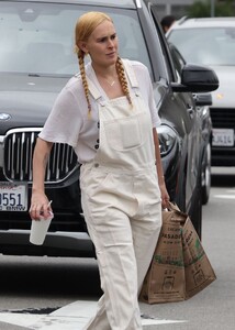 rumer-willis-out-shopping-at-erewhon-market-in-studio-city-09-29-2023-0.jpg