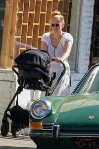 rumer-willis-out-with-her-baby-at-all-time-in-los-feliz-10-03-2023-1.jpg
