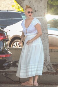 rumer-willis-out-with-her-baby-at-all-time-in-los-feliz-10-03-2023-2.jpg