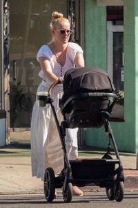 rumer-willis-out-with-her-baby-at-all-time-in-los-feliz-10-03-2023-4.jpg