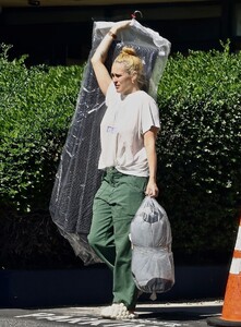 rumer-willis-stops-by-dry-cleaner-in-west-hollywood-10-14-2023-3.jpg