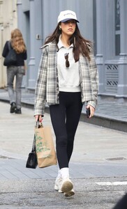 sistine-stallone-shopping-at-whole-foods-supermarket-in-new-york-10-19-2023-4.jpg