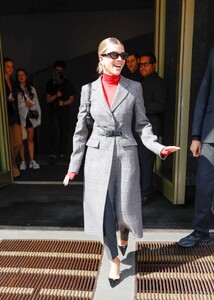 sofia-richie-heading-to-prada-show-at-milan-fashion-week-09-21-2023-0.jpg