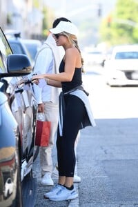 sofia-richie-out-for-lunch-in-brentwood-09-23-2023-1.jpg