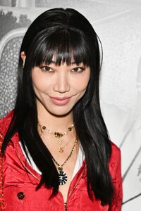 soo-joo-park-at-chanel-womenswear-spring-summer-show-at-paris-fashion-week-10-04-2022-1.jpg