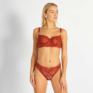 soutien-gorge-corbeille-en-dentelle-rouge-aet28_1_zc5.thumb.jpg.fd9cdf786e453fc434773d16d6884297.jpg