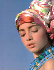 spiering-souness-Vogue Italia May 1988-Make-Up Quello Dell'Estate-archivio.vogue.it 0.png