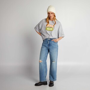t-shirt-oversize-en-jersey-friends-gris-aty39_2_zc2.thumb.jpg.a5b3839b110927cfd9ca493f13ff3441.jpg