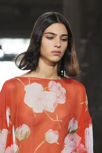 valentino0177.thumb.jpg.77292dc7d95af56708dc533dc691b0dd.jpg