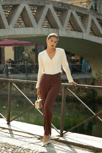 vintage-long-sleeve-blouse-with-ruffled-hem-and-sleeves_7df7af11-f629-463a-92cb-c6c2ddf0c8af.jpg