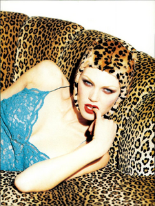 von_Unwerth_Blumarine_Fall_Winter_1996_97_06.thumb.png.367e8c484ba65b5bee131930b9711a6b.png