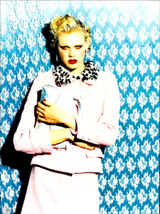 von_Unwerth_Blumarine_Fall_Winter_1996_97_07.thumb.png.8d5e6c4f67db5ba3401b6f71f170132f.png