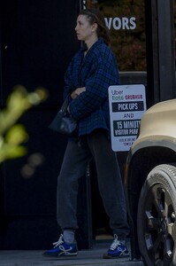 whitney-port-leaves-a-smoke-shop-in-studio-city-10-12-2023-1.thumb.jpg.6cc8b0cdafc1b8f7045e35a008af61b1.jpg